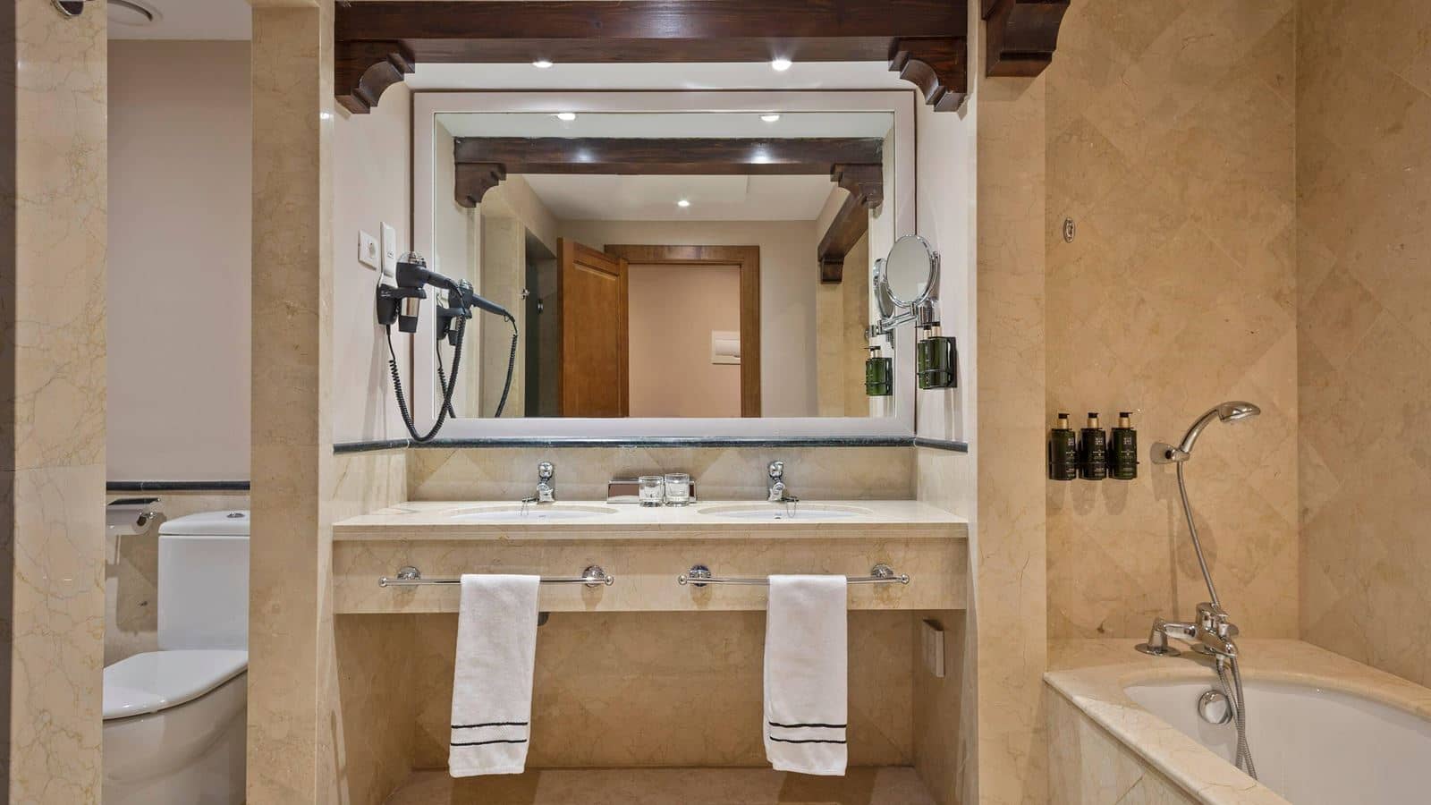 rooms-double-premium-room-balcony-or-terrace