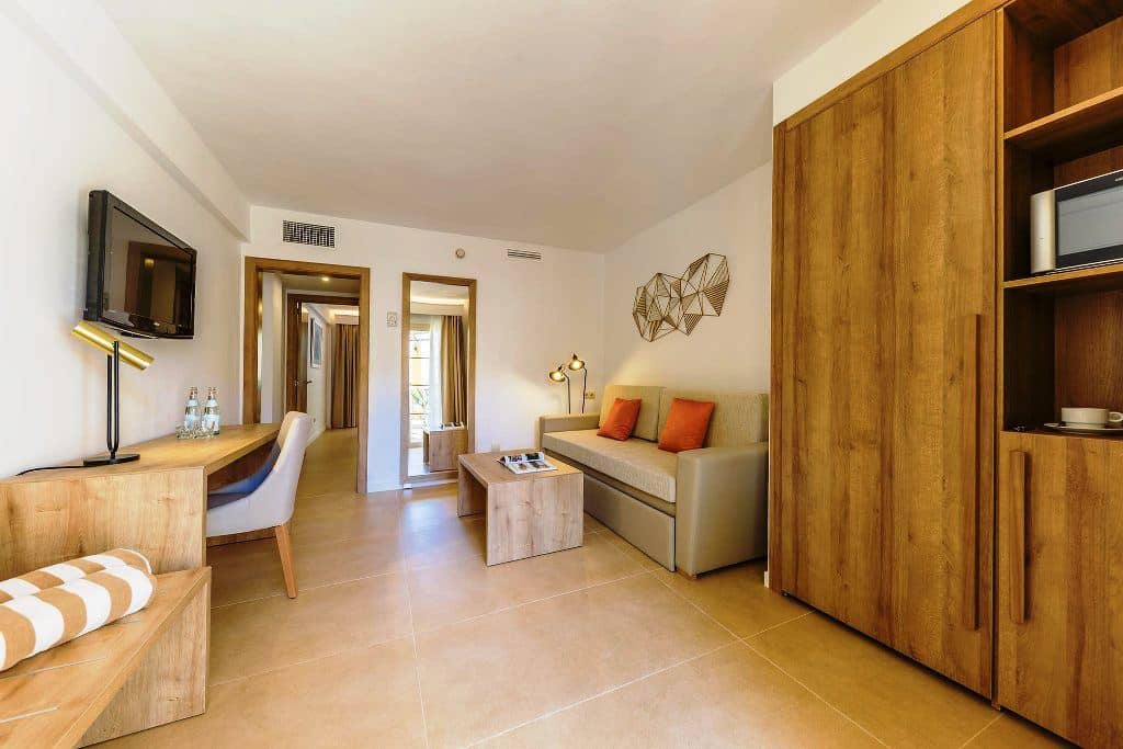 rooms-family-room