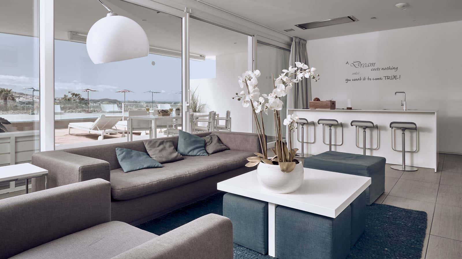 rooms-2-bedroom-suite-with-sea-view-serenity-bliss