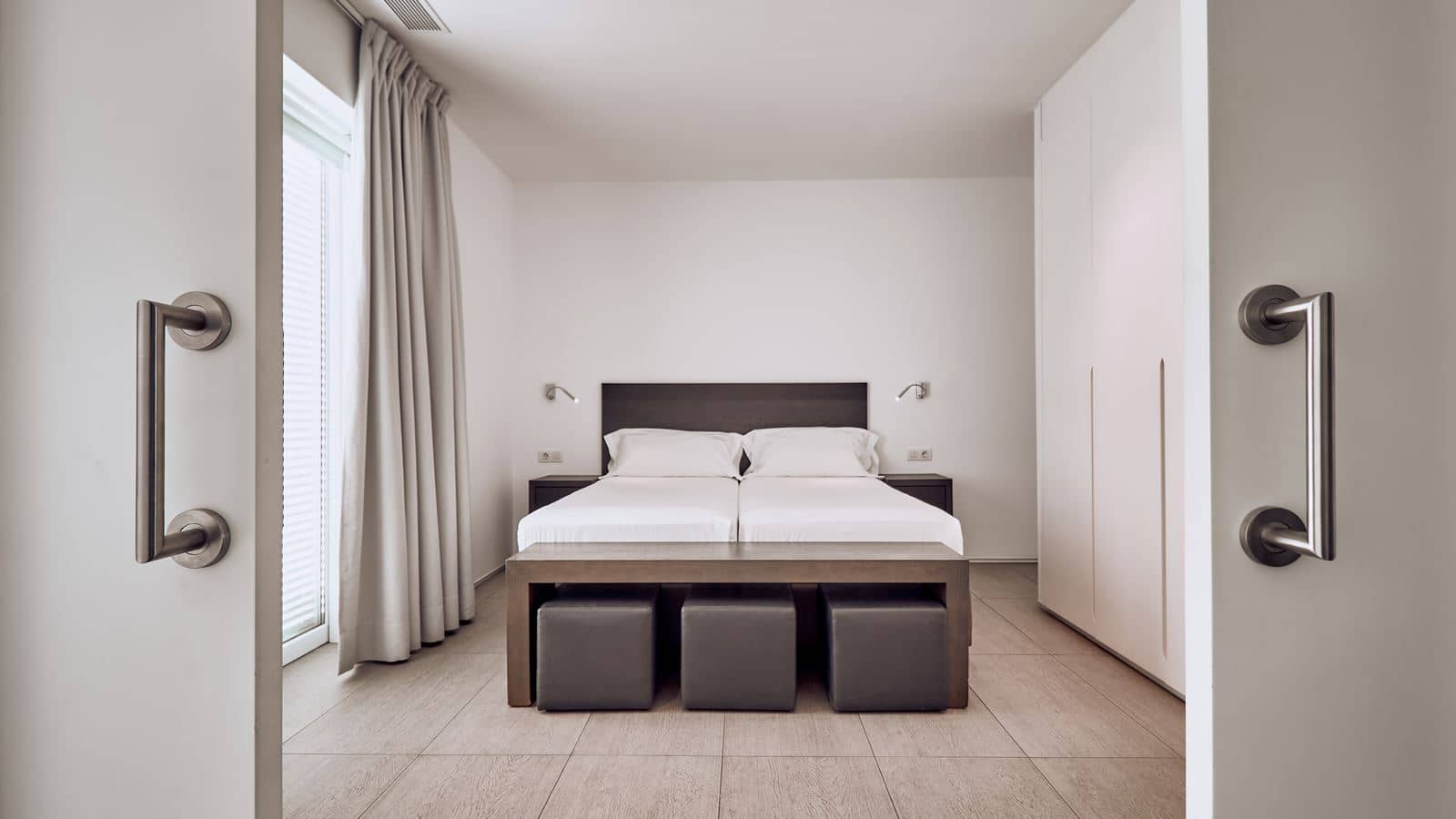 rooms-2-bedroom-suite-with-sea-view-serenity-bliss