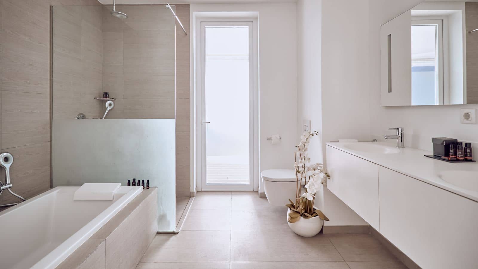 rooms-2-bedroom-suite-extra-large-room-with-sea-view-private-pool-and-terrace-serenity-elegance