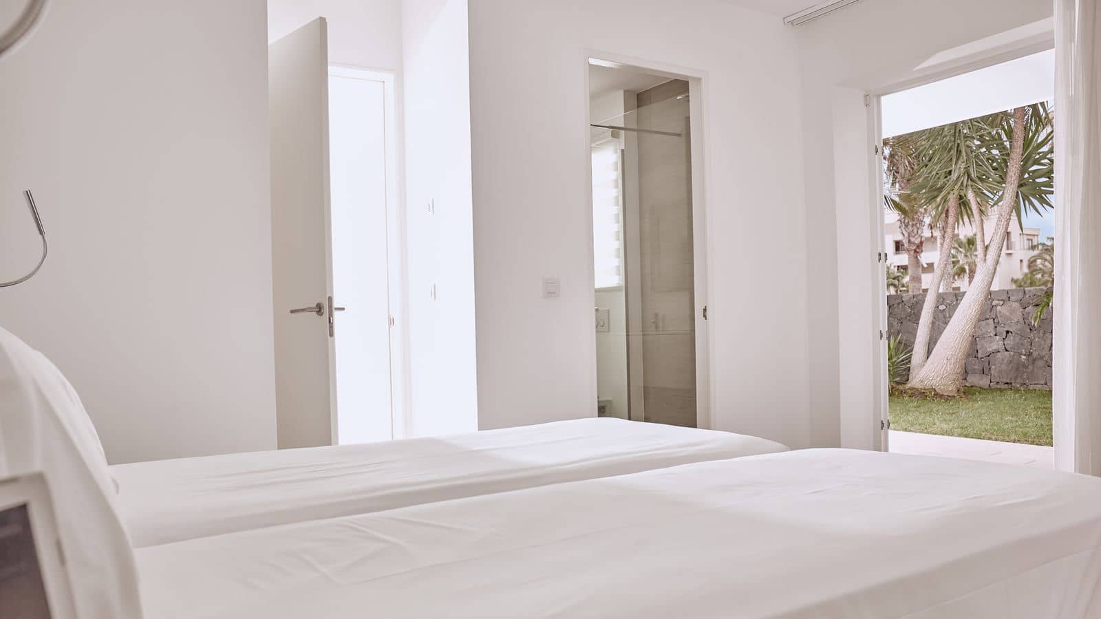rooms-2-bedroom-suite-extra-large-room-with-sea-view-private-pool-and-terrace-serenity-elegance