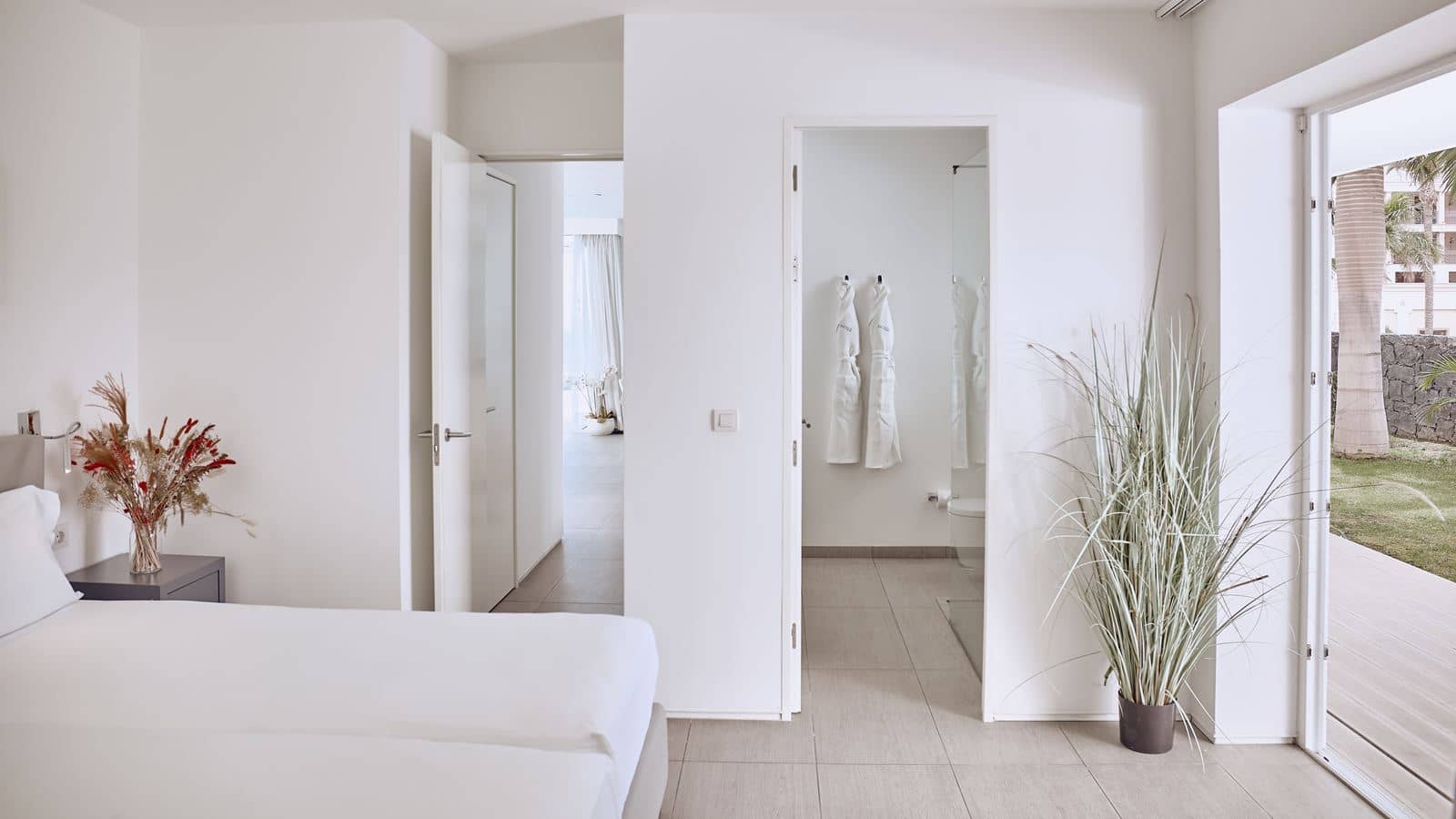 rooms-2-bedroom-suite-extra-large-room-with-sea-view-private-pool-and-terrace-serenity-elegance