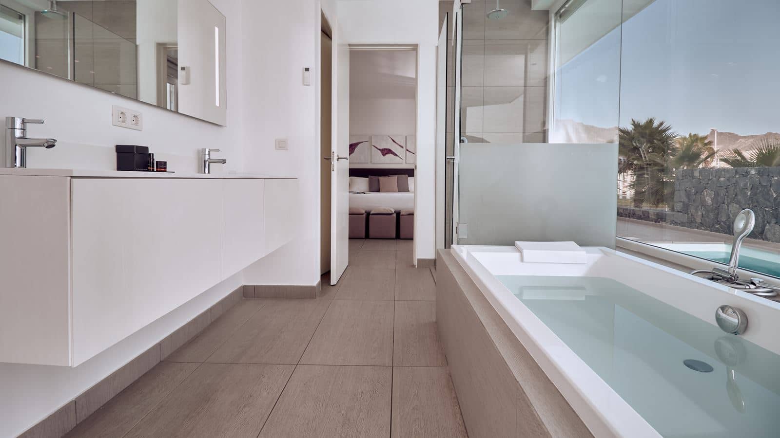 rooms-1-bedroom-suite-extra-large-room-with-private-pool-lateral-sea-view-terrace-divinity-mar