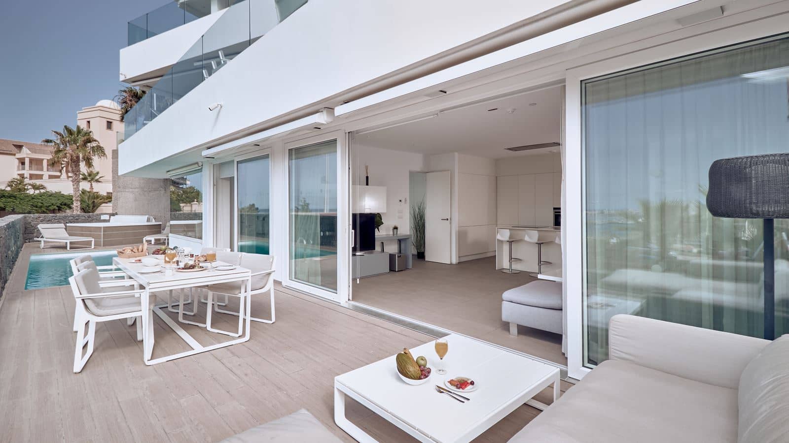 rooms-1-bedroom-suite-extra-large-room-with-private-pool-lateral-sea-view-terrace-divinity-mar