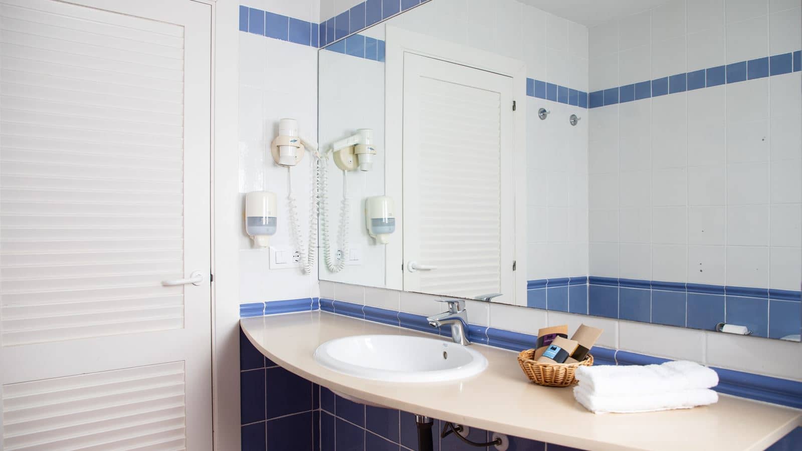 rooms-standard-room