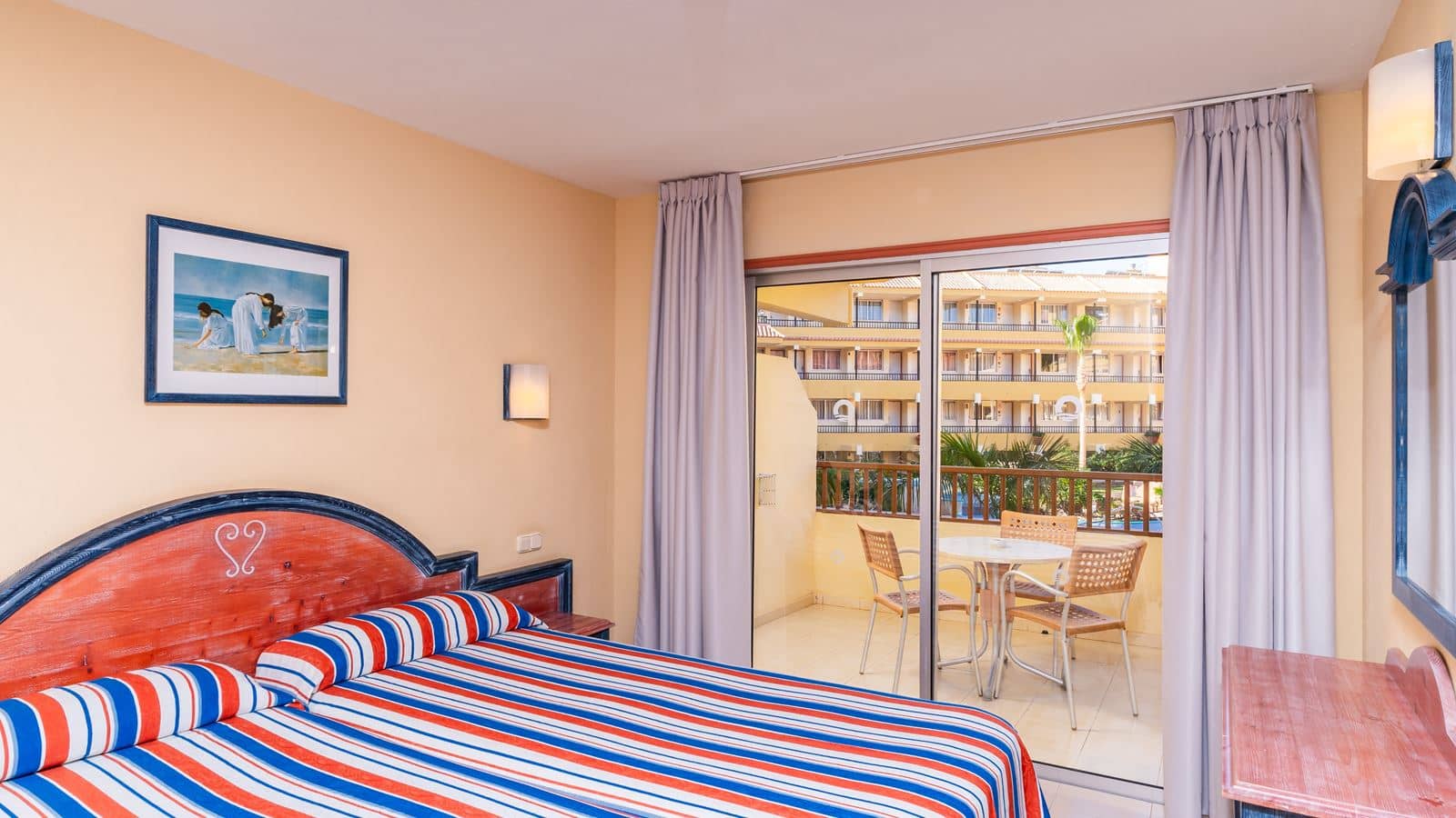 rooms-1-bedroom-comfort-apartment-with-balcony