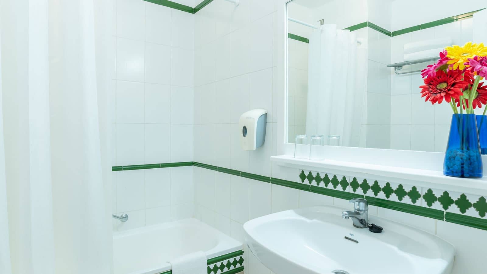 rooms-1-bedroom-comfort-apartment-with-balcony