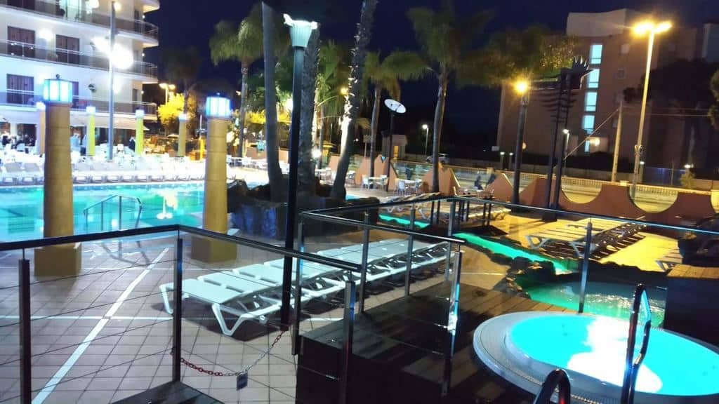 pools-outdoor-pool