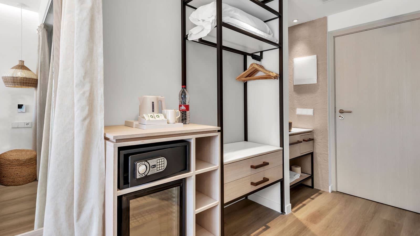 rooms-deluxe-room