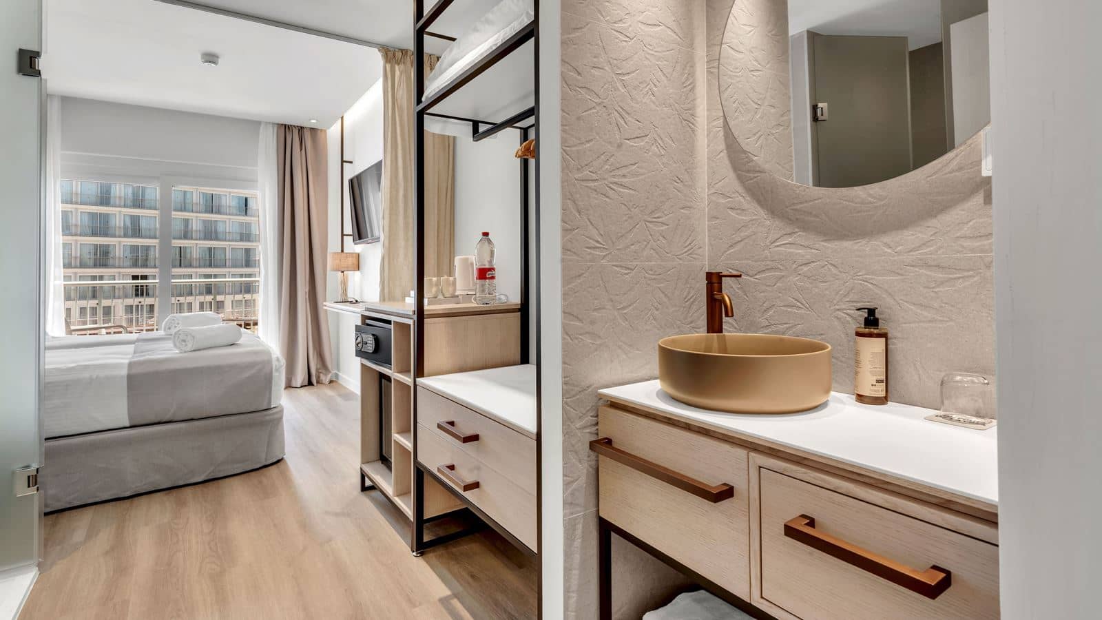 rooms-deluxe-room
