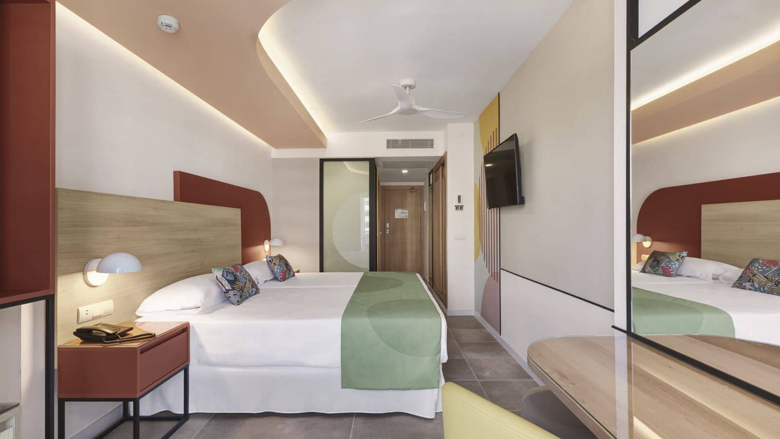 rooms-double-room-standard-balcony