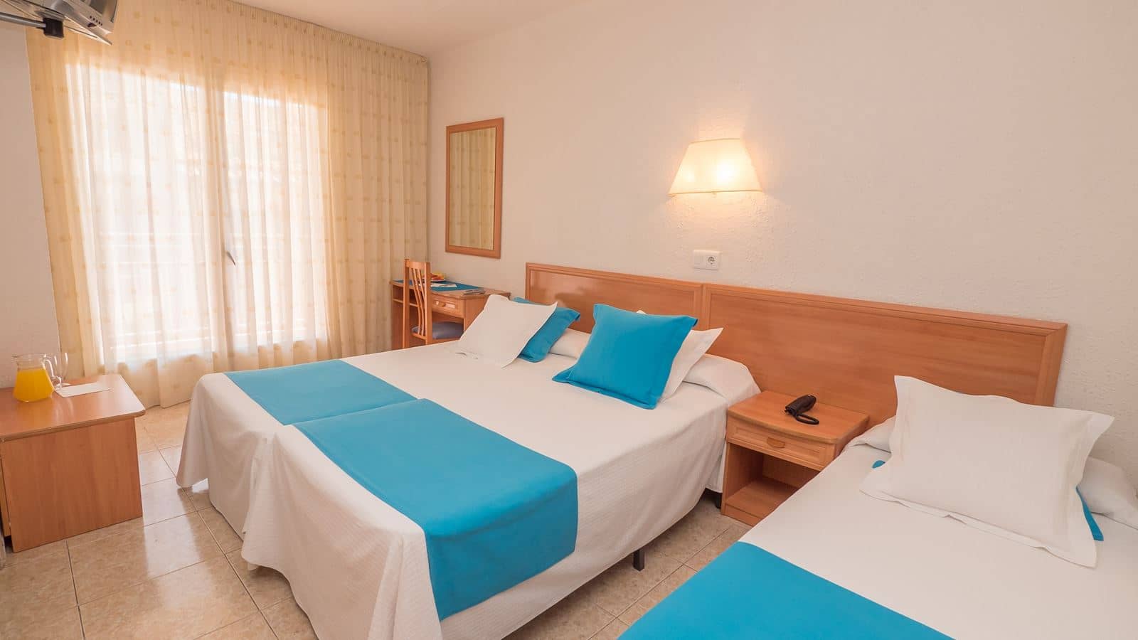 rooms-superior-room