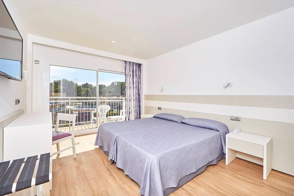 rooms-db--twin-room-balcony-or-terrace