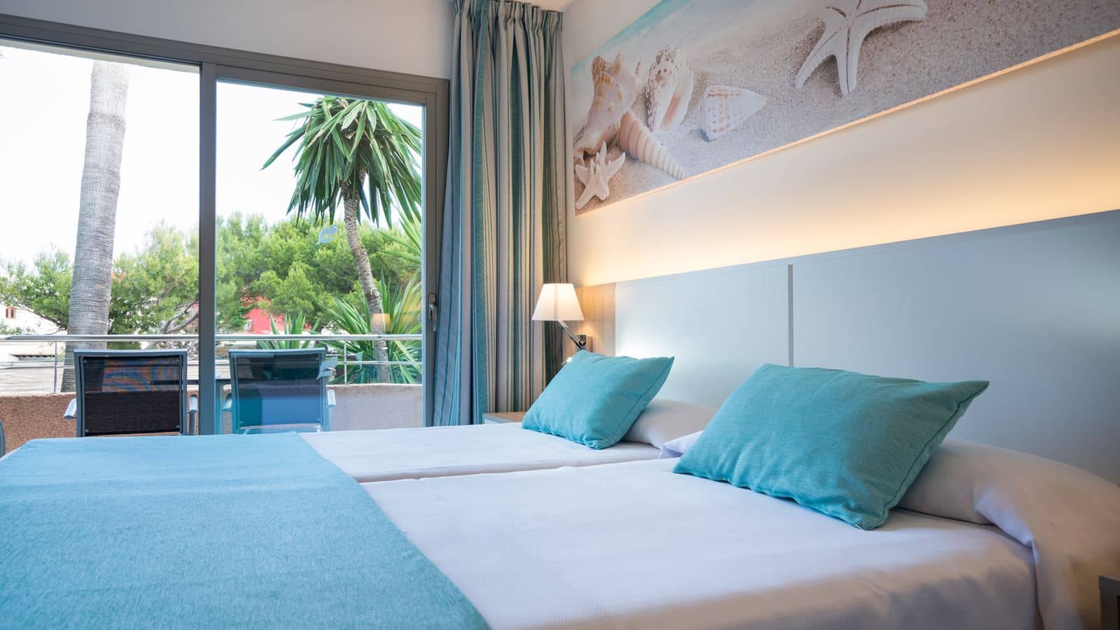 rooms-studio-balcony-or-terrace