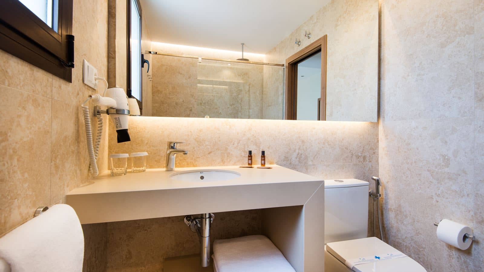 rooms-db--twin-standard-without-balcony