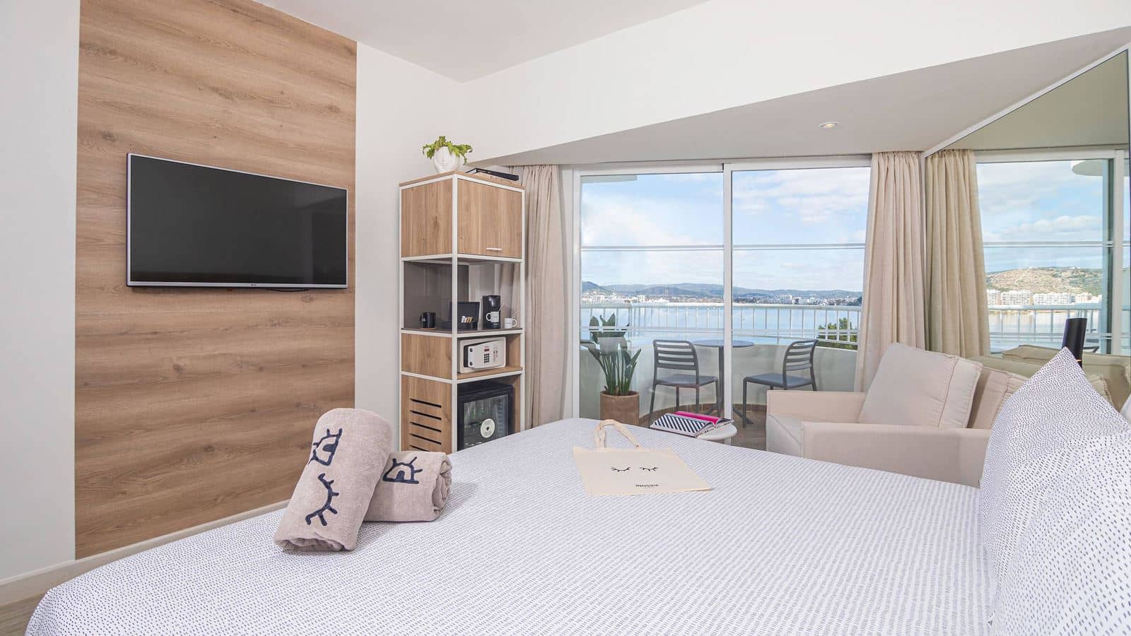 rooms-the-loft-sea-view