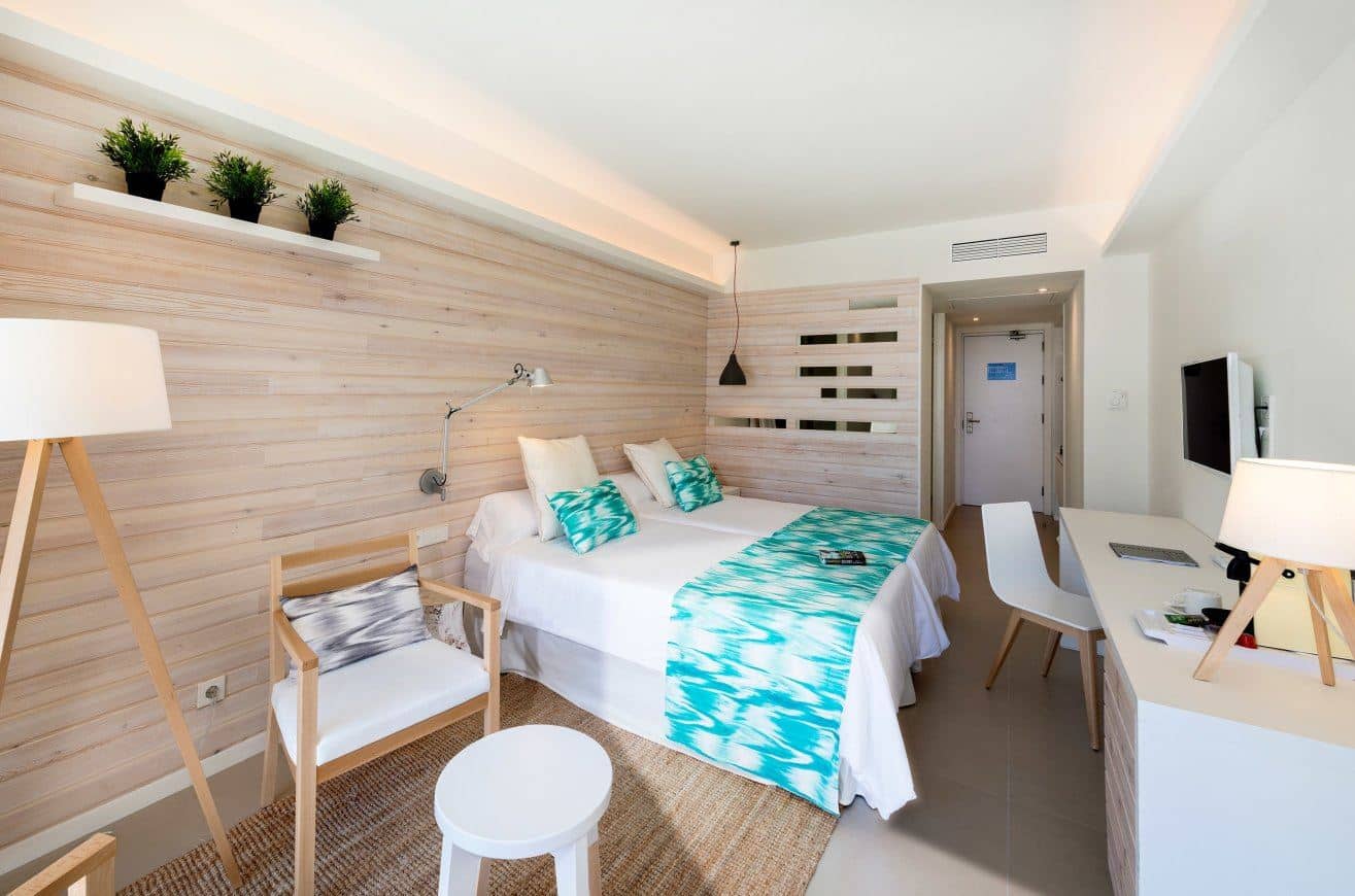 rooms-swim-up-room