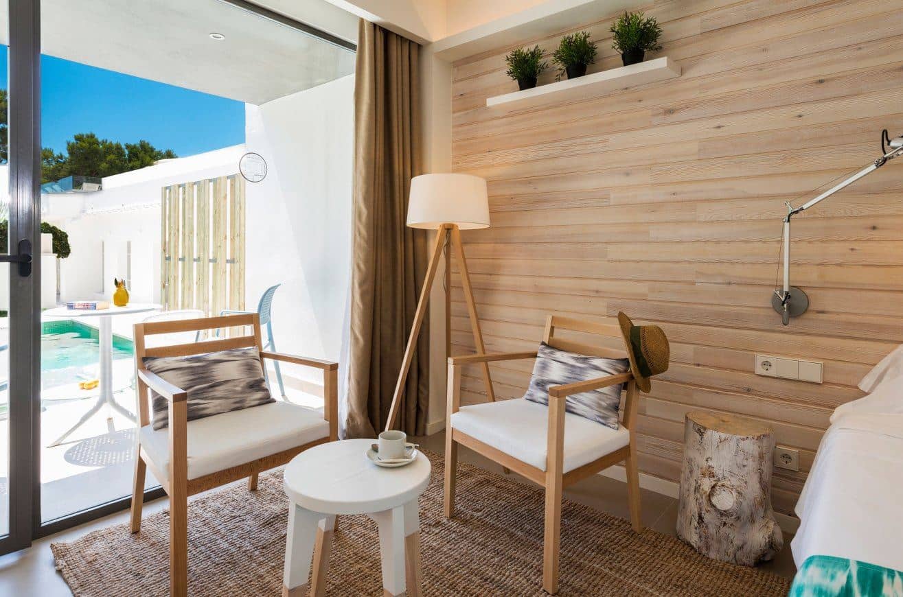 rooms-swim-up-room