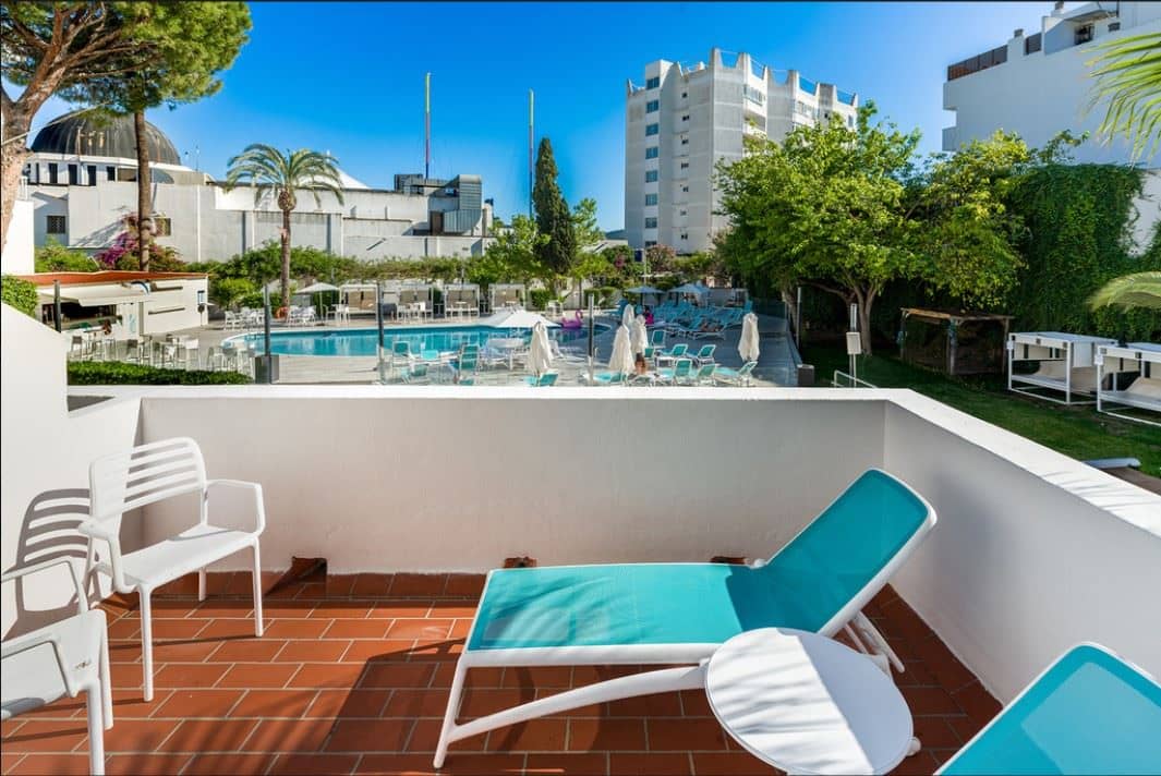 rooms-twin-room-pool-view-balcony-or-terrace