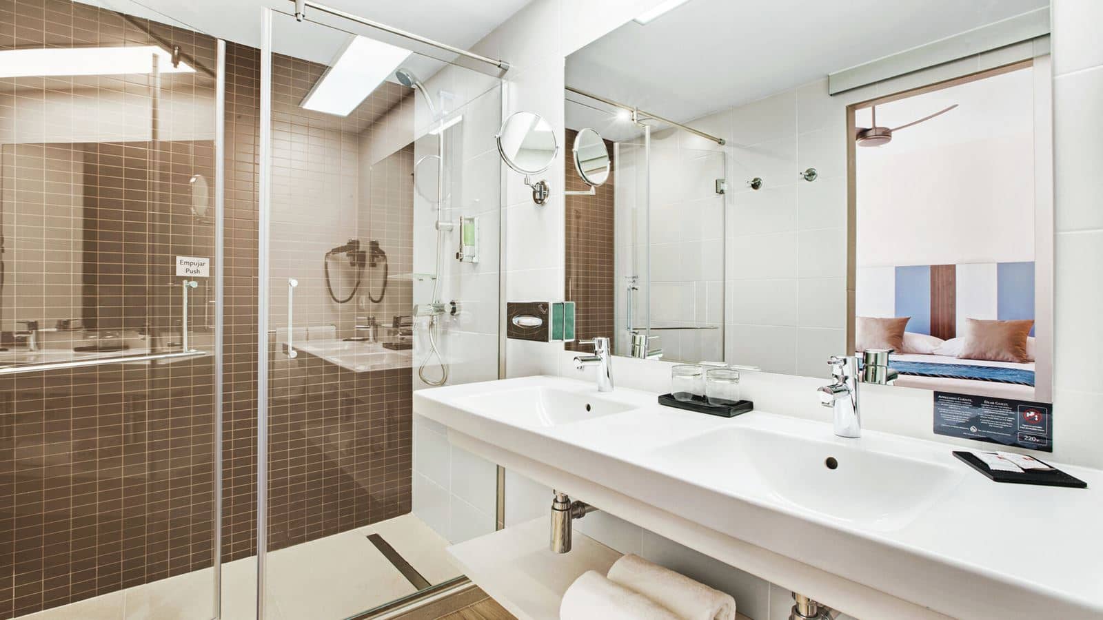 rooms-large-double-room