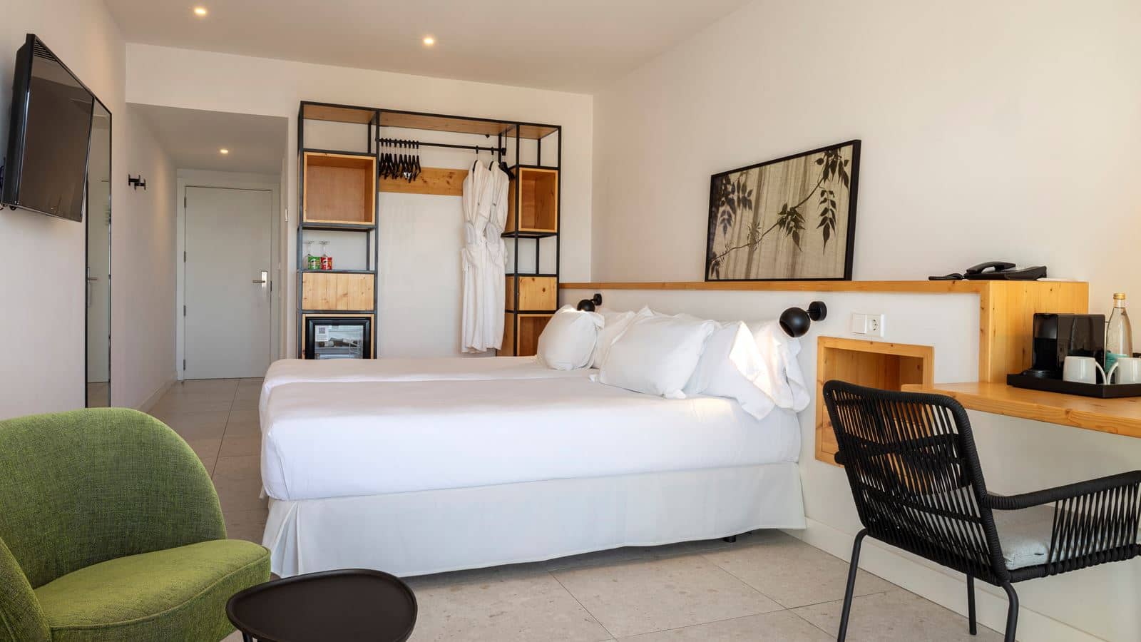 rooms-room-double-partial-sea-view-balcony