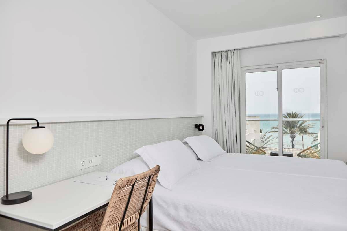 rooms-room-double-balcony-or-terrace