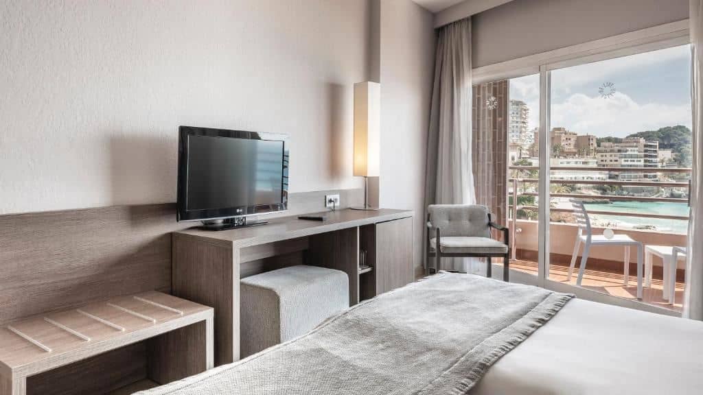 rooms-double-room-sea-view-balcony