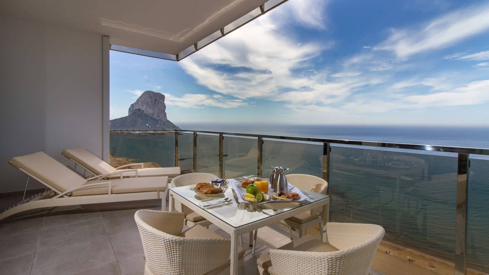 rooms-uv--suitopia-suite-sea-view