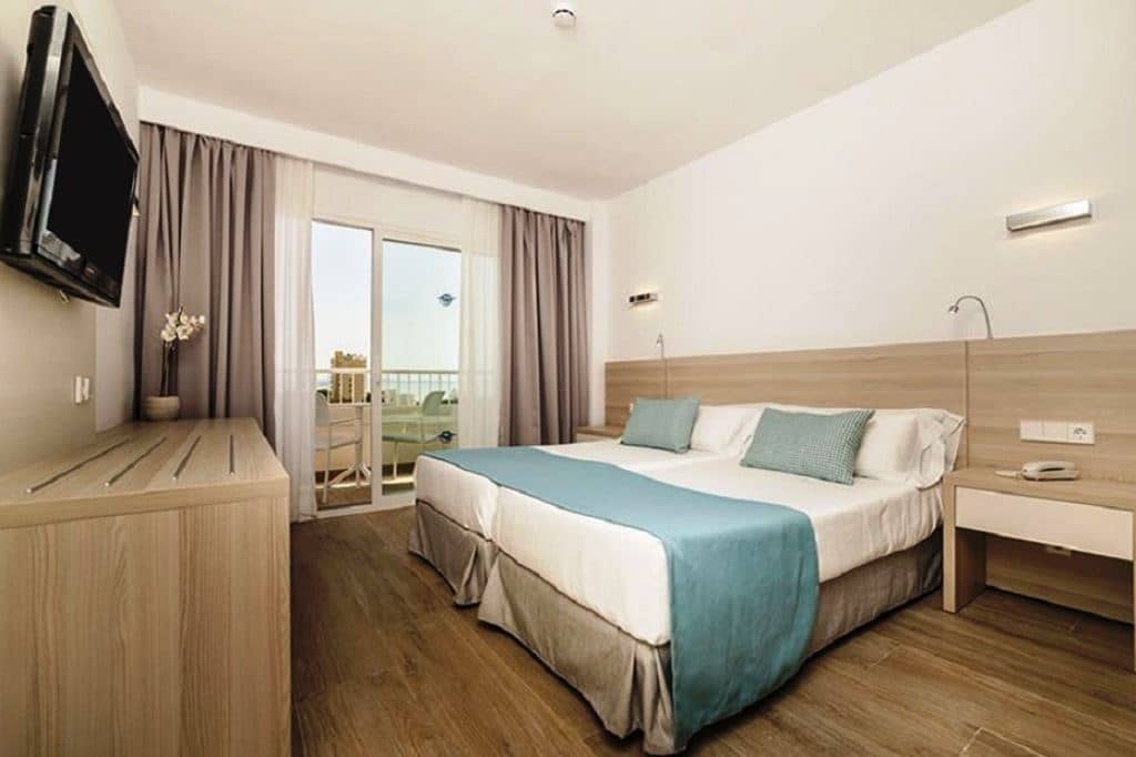 rooms-twin-room