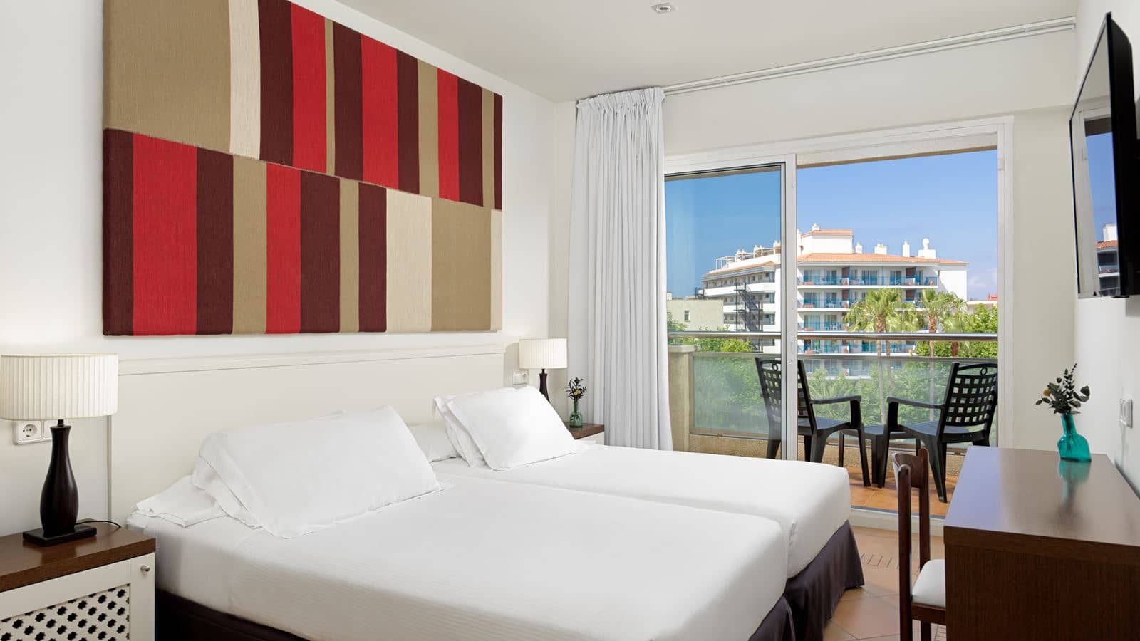 rooms-double-standard-room-poolview-balcony-or-terrace