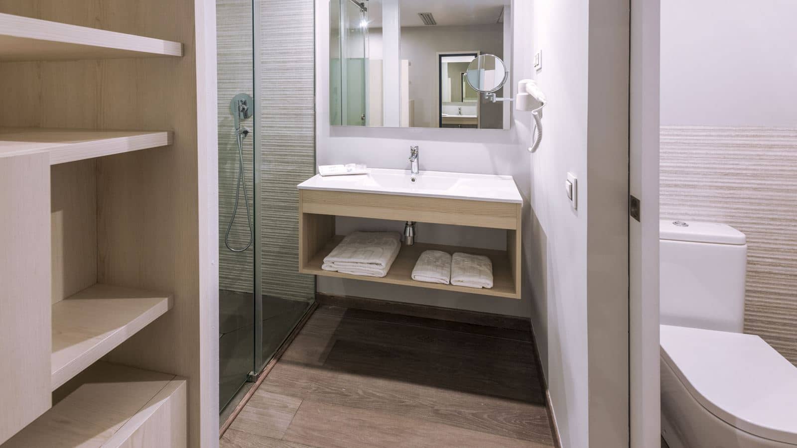 rooms-standard-room-with-balcony