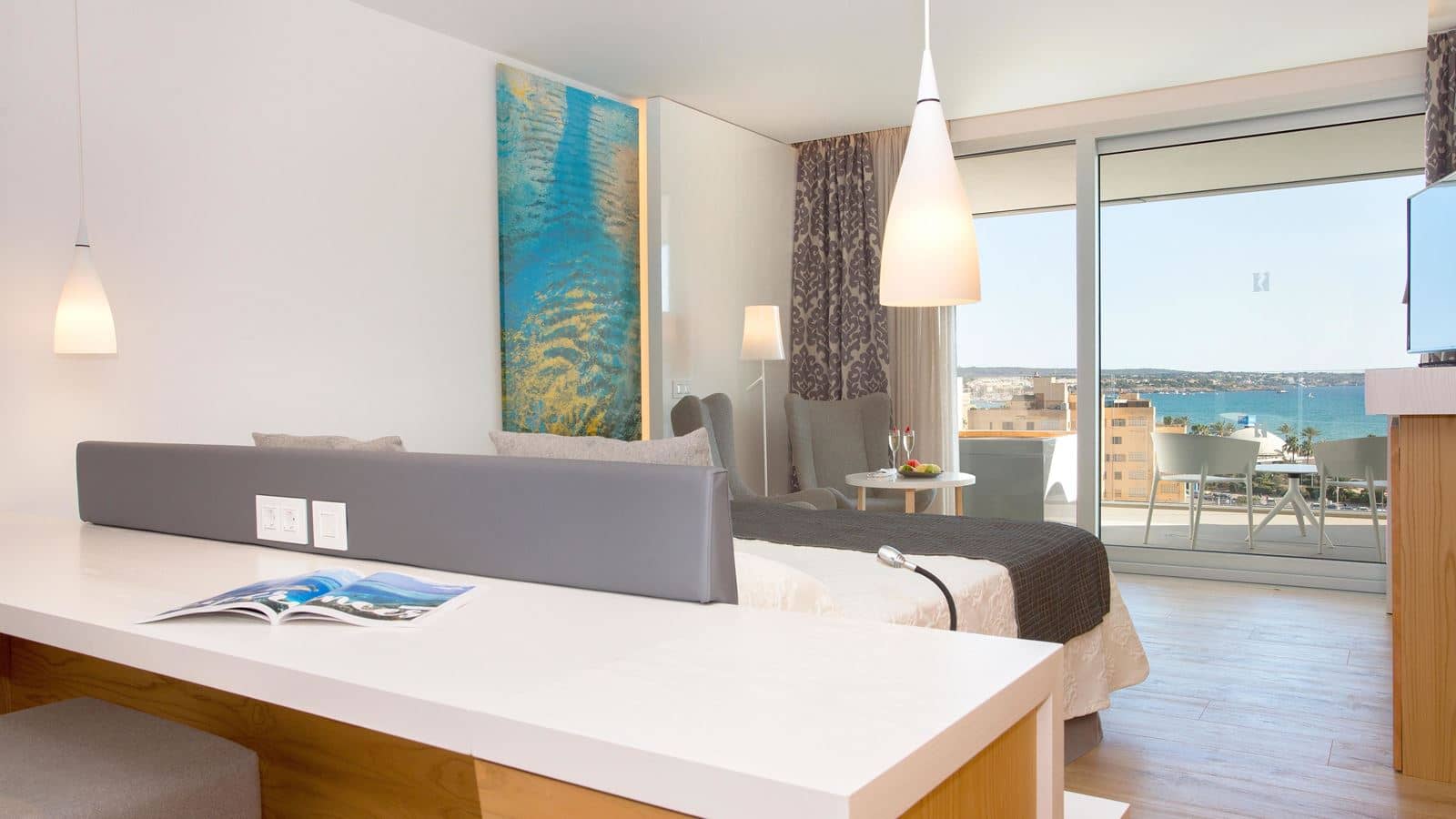 rooms-junior-suite-sea-view-with-balcony