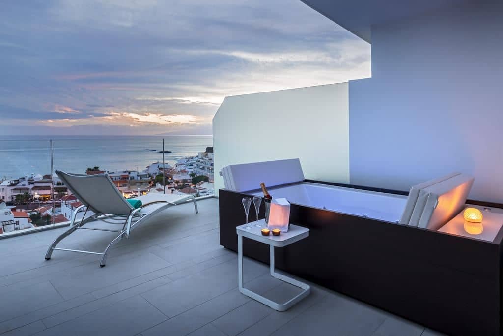 rooms-jst--jr-suite-ocean-front-with-hot-tub