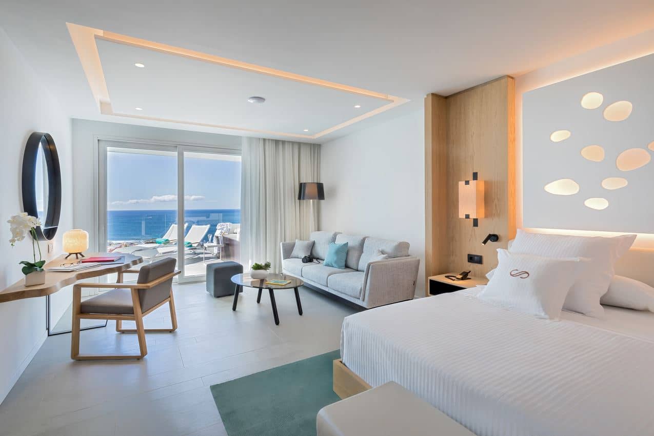 rooms-jst--jr-suite-ocean-front-with-hot-tub