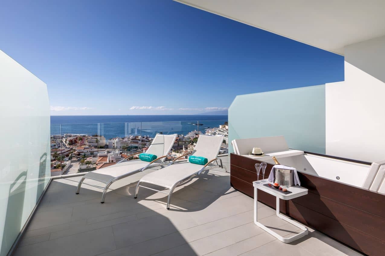 rooms-jst--jr-suite-ocean-front-with-hot-tub