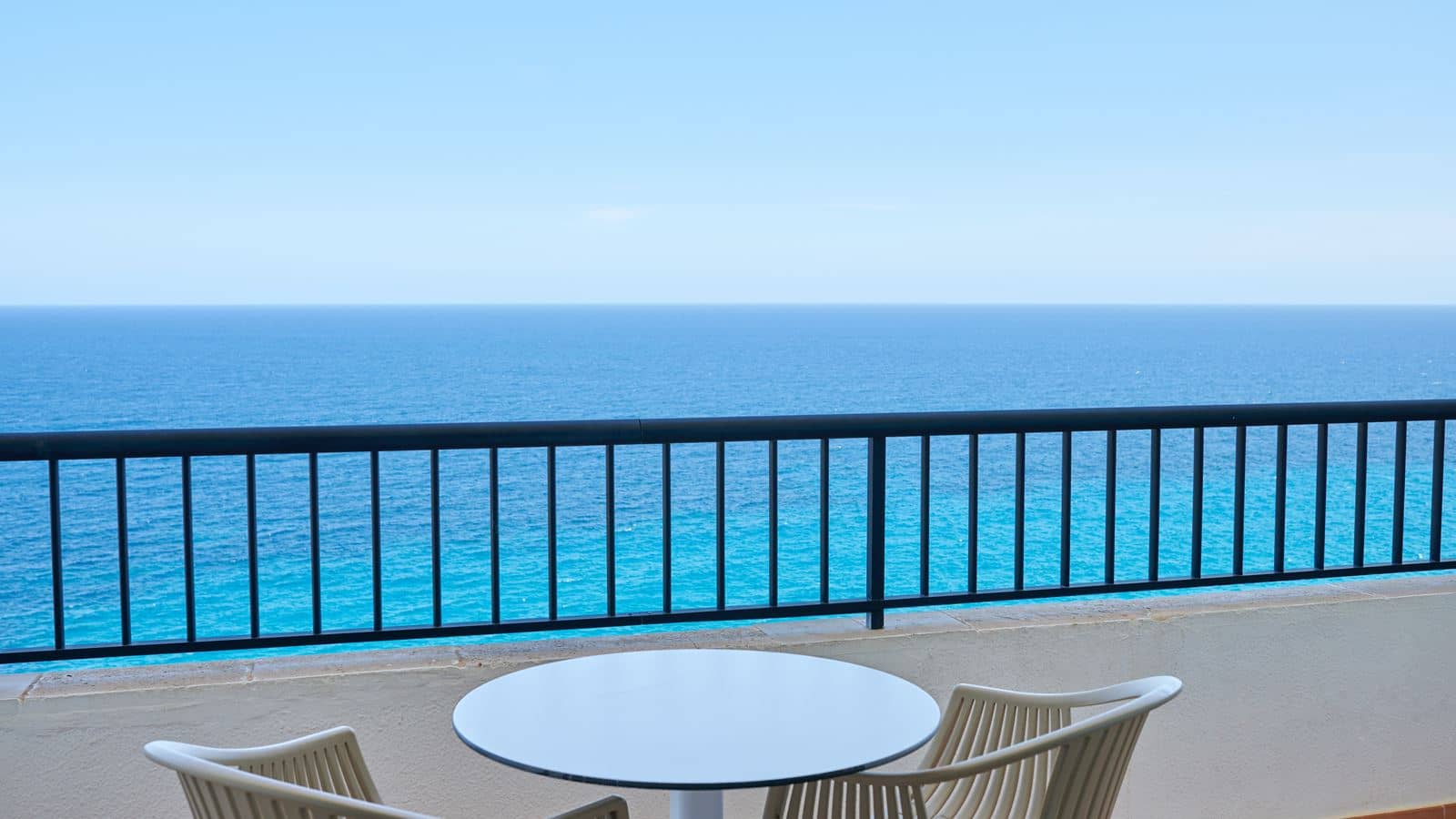 rooms-double-frontal-sea-view-balcony