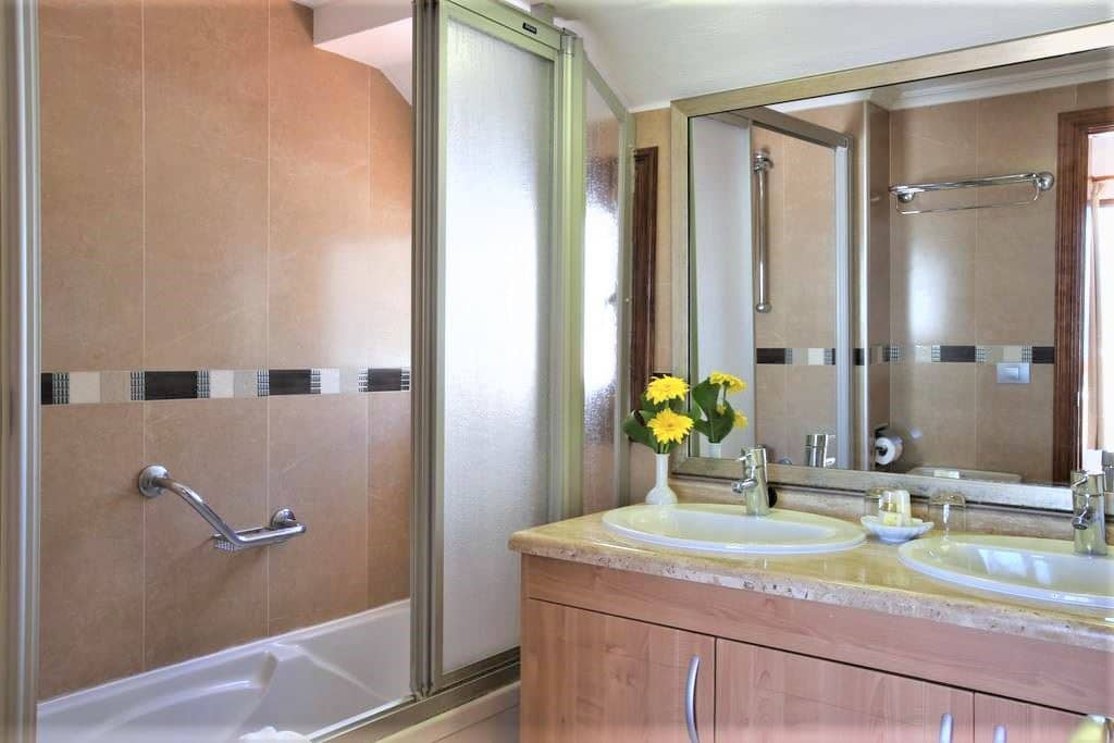 rooms-studio-balcony-or-terrace