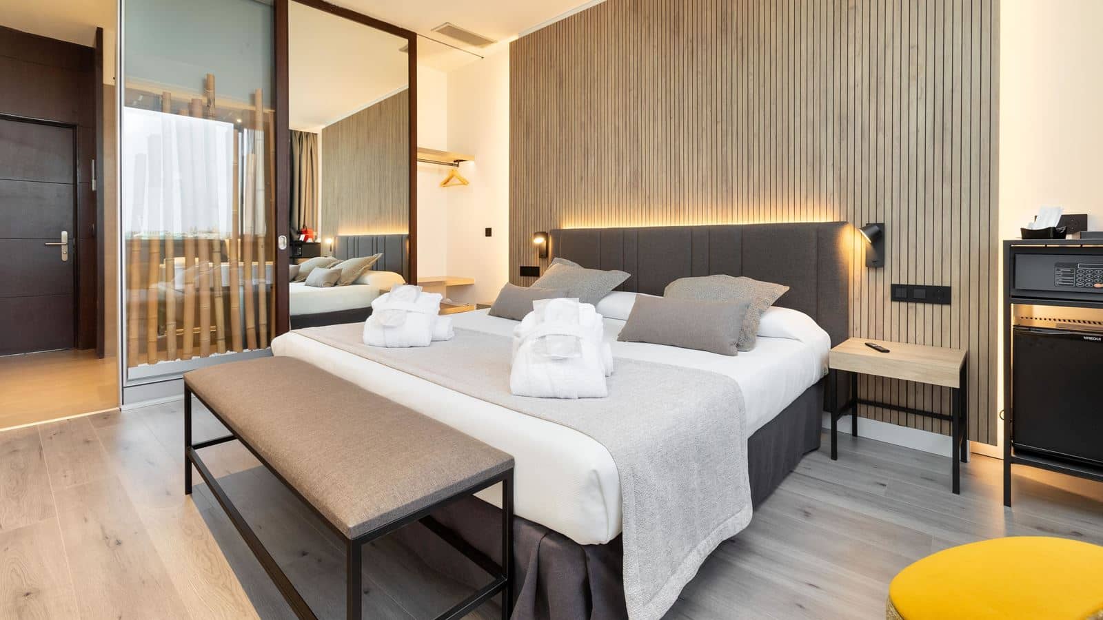 rooms-superior-room