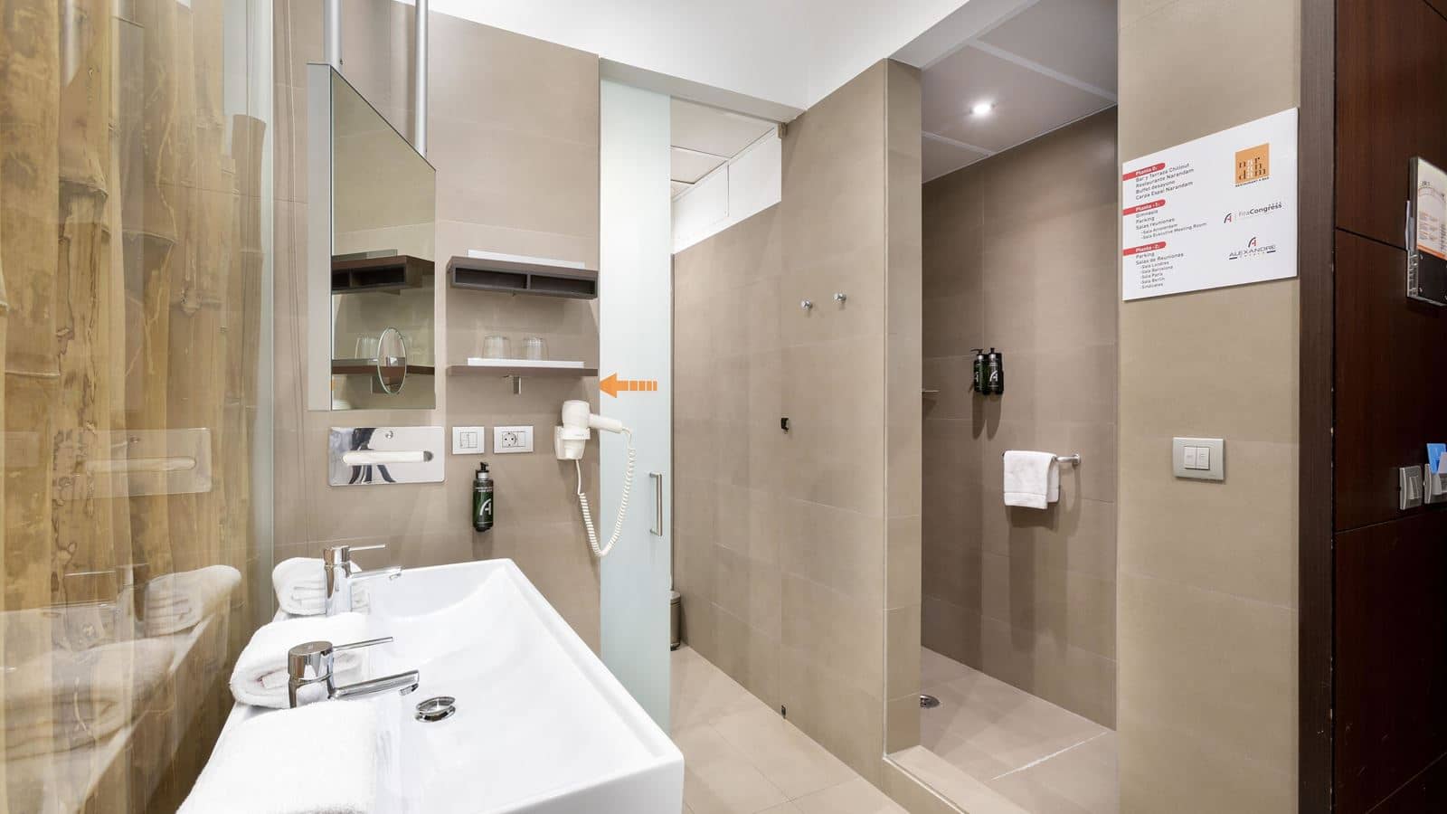 rooms-superior-room