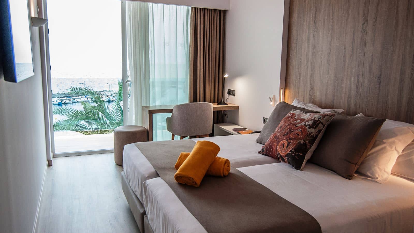 rooms-double-sea-view-balcony-or-terrace