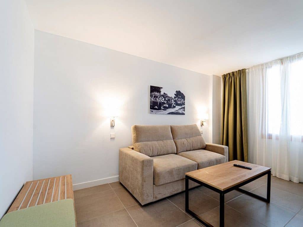 rooms-family-suite-standard-with-balcony-or-terrace