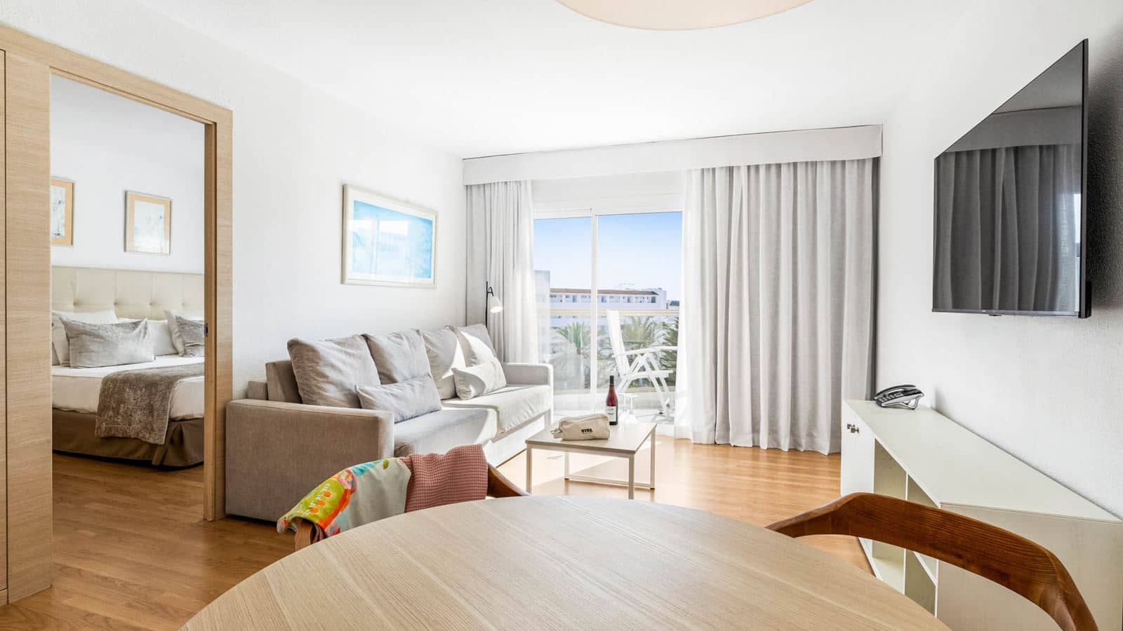 rooms-apt-1-bedroom-selection-club-balcony-or-terrace