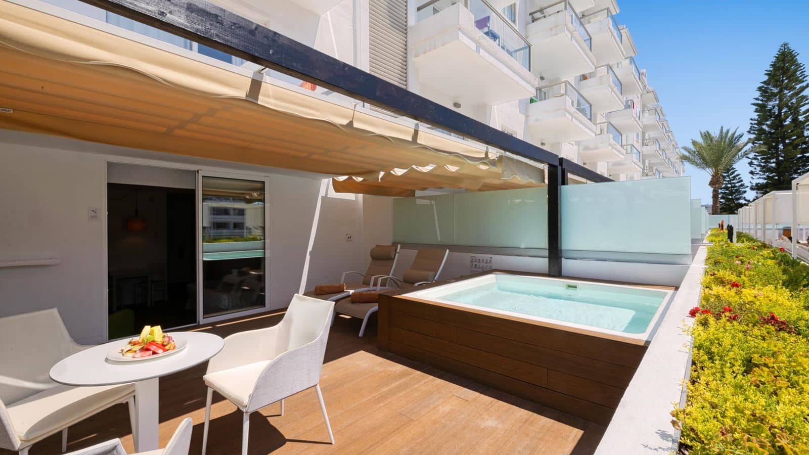 rooms-studio-plunge-pool-selection-club-balcony-or-terrace