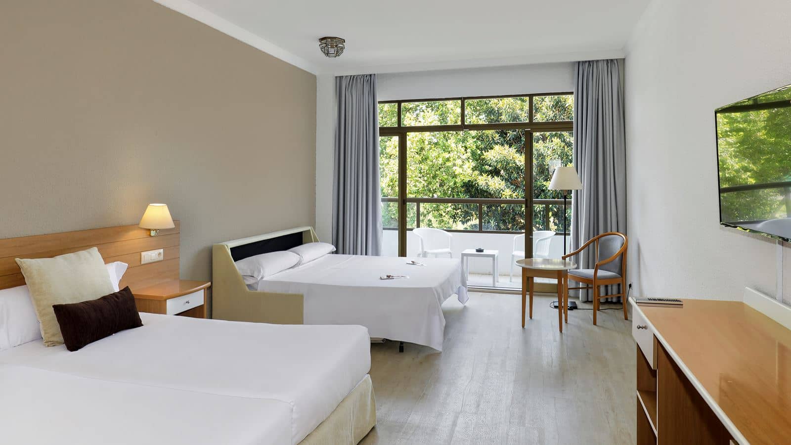 rooms-family-room