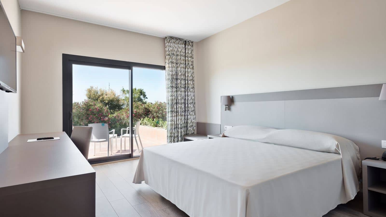 rooms-double-king-room-balcony-or-terrace