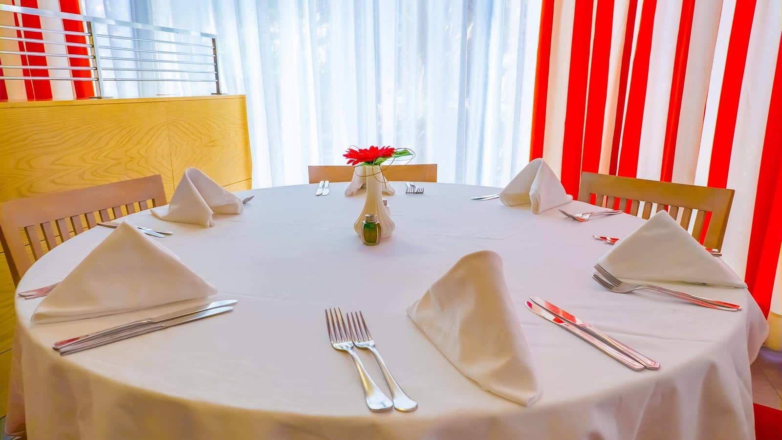 restaurants-restaurant