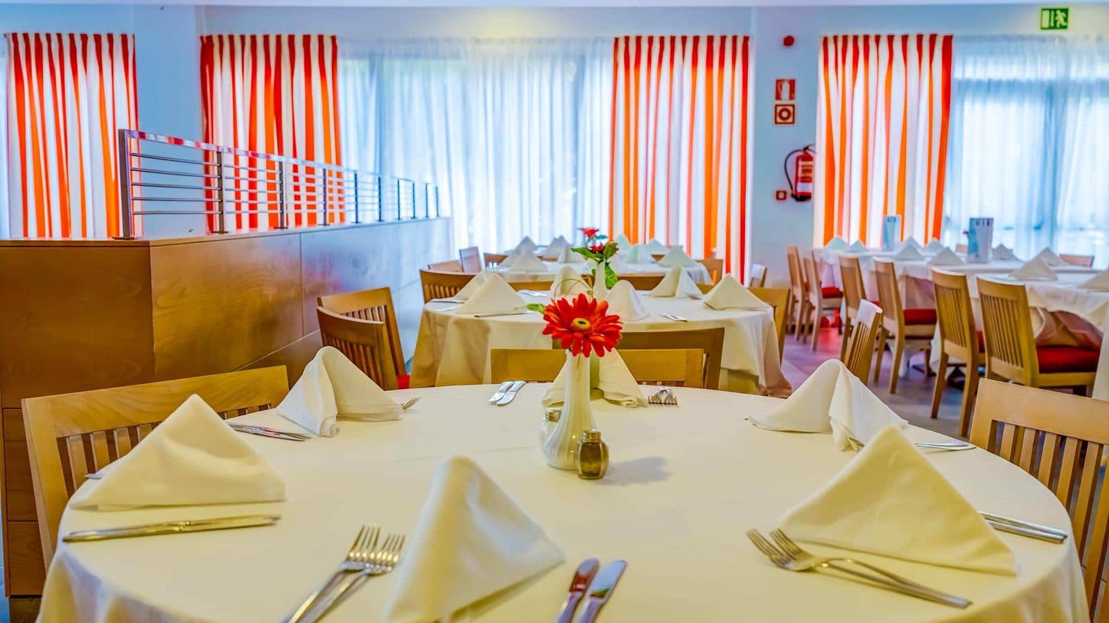 restaurants-restaurant