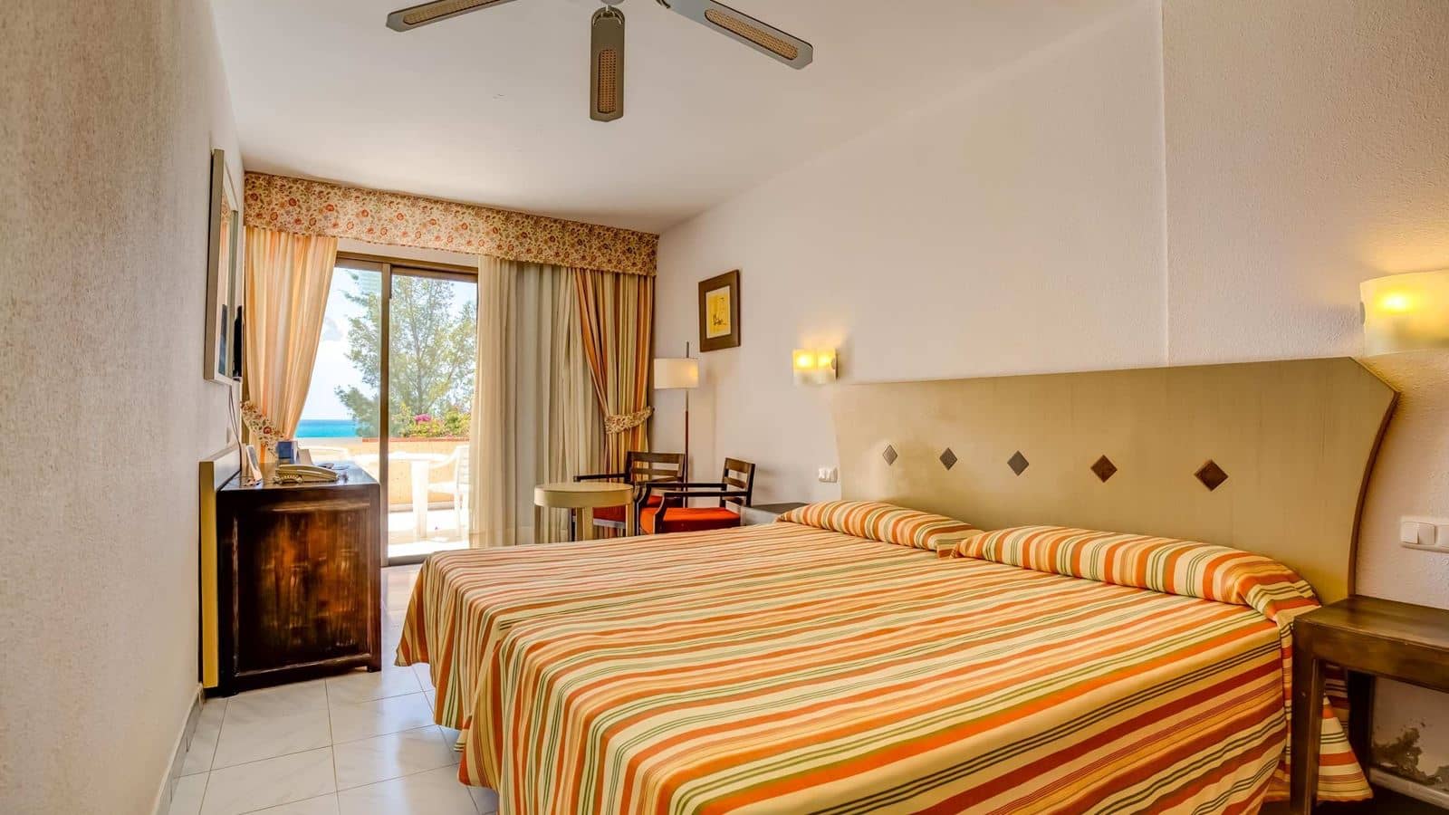 rooms-twin-room-sea-view-balcony-or-terrace