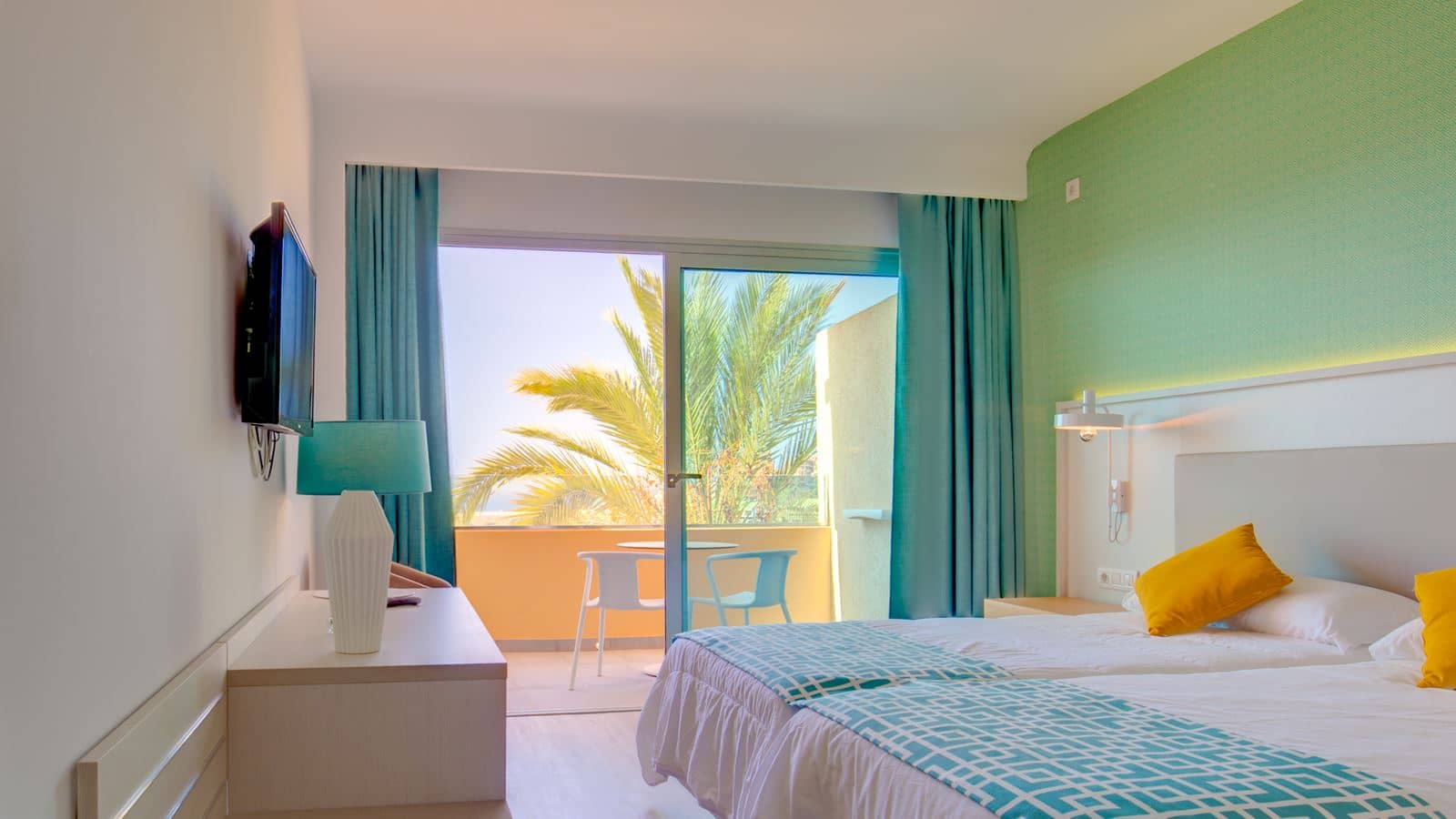 rooms-twin-standard-balcony-or-terrace